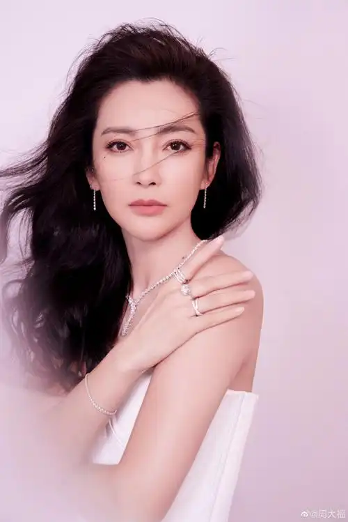 四周年主题展##周大福经典求婚钻戒##李冰冰周大福珠宝集团代言人
