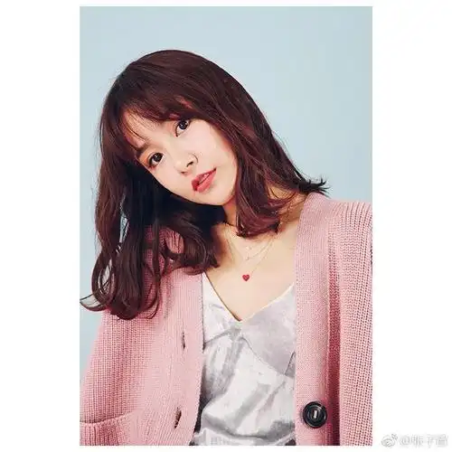 张子萱早年模特照曝光,脸盘大还撞脸赵丽颖,闺蜜都比她长得好看