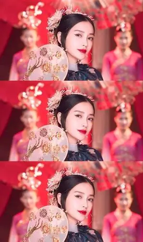 水波轻摆,眉眼传情,一颦一笑间的轻舞,尽显腰身婀娜,花魁装扮令人惊艳