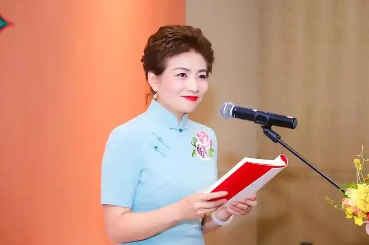 步步高投资集团董事长张海霞参加2019中国iga女性联盟朗读会