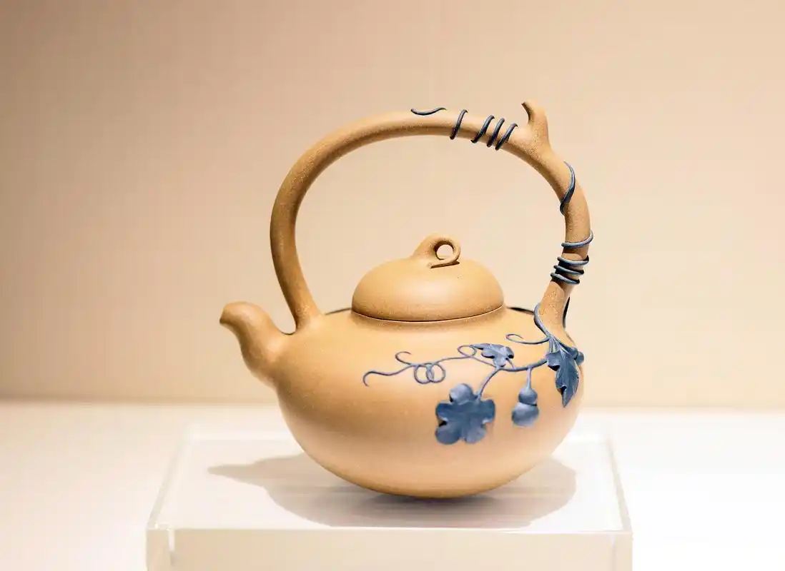 江苏宜兴:陶瓷艺术大师曹婉芬潜心紫砂艺术近70载