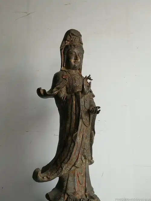 清代紫铜观音菩萨站像,做工精致,包浆均匀厚重,佛像开脸慈祥,肃颜端庄