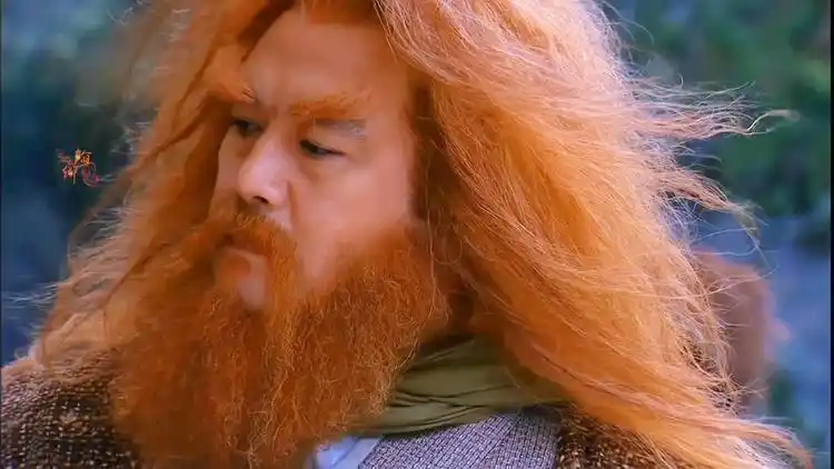 金毛狮王谢逊抢夺屠龙刀,狮吼功震荡妖邪