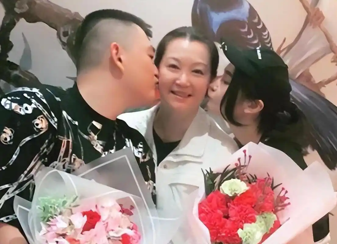 回顾赵本山女儿赵玉芳倒贴300万下嫁穷小伙结婚被丈夫宠成宝