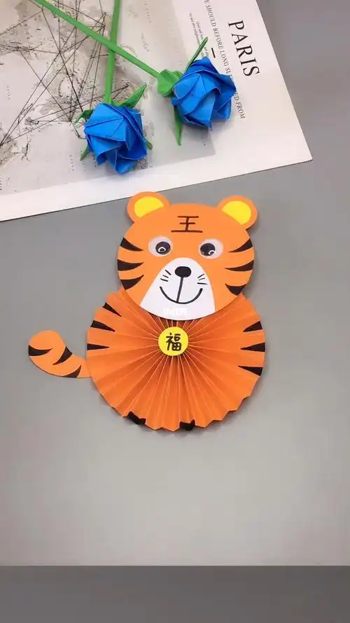 下个月就是虎年了用卡纸做个会动的老虎吧