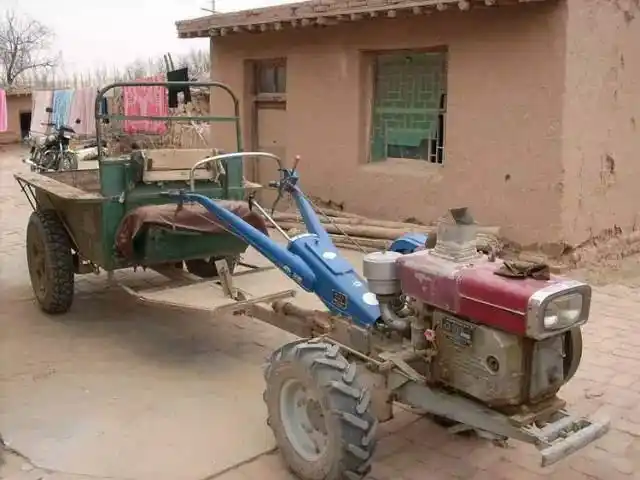 我家的手扶拖拉机