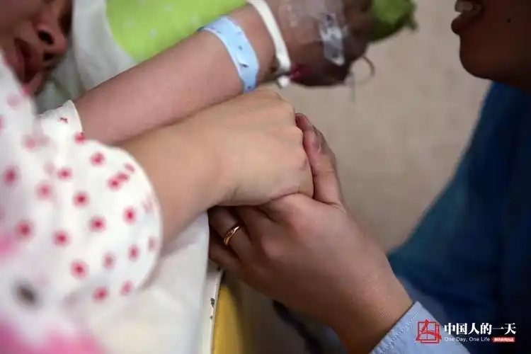 【中国人的一天】现代"接生婆"