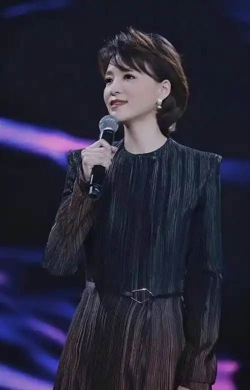 董卿真是太漂亮了!