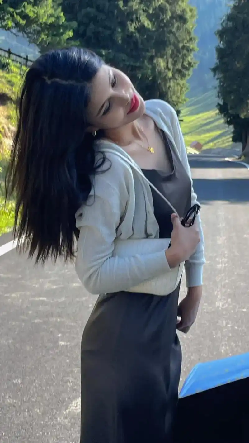 分享照片 #生活碎片 #优雅女人 #身高2米 #记得开心 - 抖音