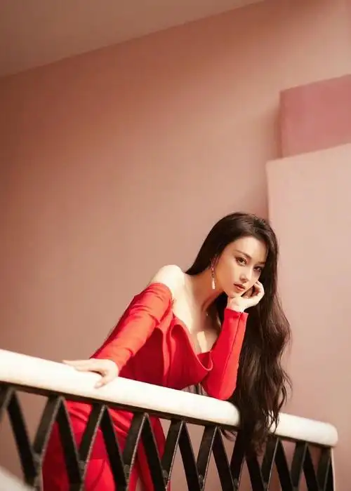 张馨予和她的真命天子何捷,用他们的故事向我们展示了爱的力量和坚持