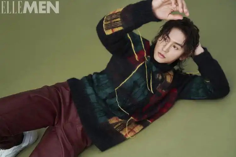 张哲瀚时尚帅气写真图片