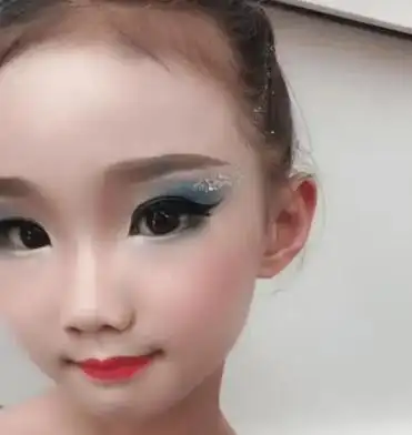 怎么样给小女孩化舞台妆,儿童舞台妆图片女孩画法