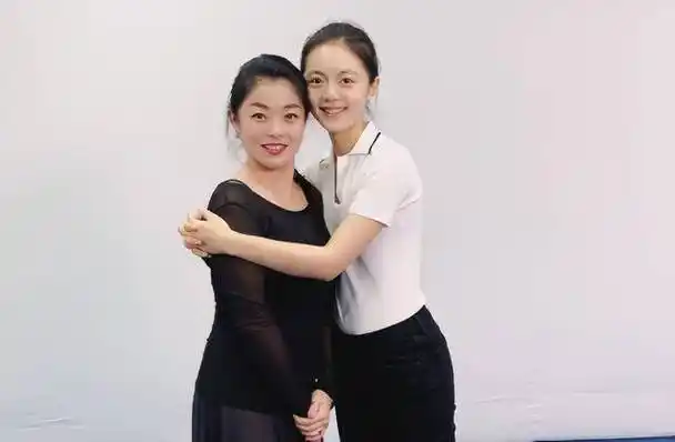 张子枫据说是391分(但本人没有回应),马嘉祺365分,亚轩419分