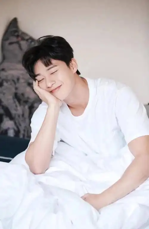 今日份壁纸朴叙俊1028