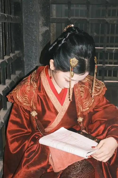 虞书欣[超话]#ysx#云之羽#  重温红衣云为衫  @虞书欣esther