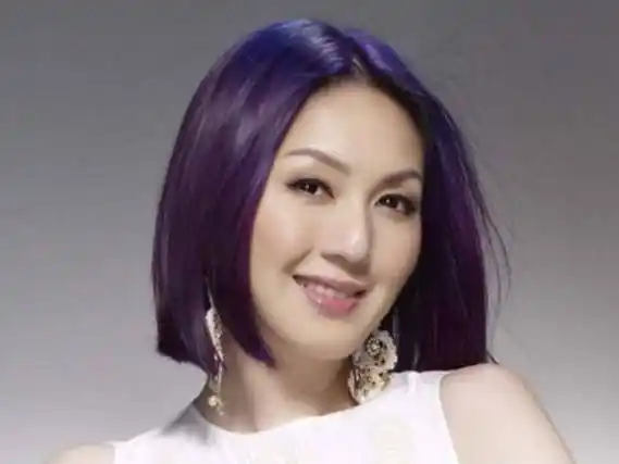 2006年获演艺家颁发我最喜爱女影星金奖,凭电影《天生一对》获ua全港