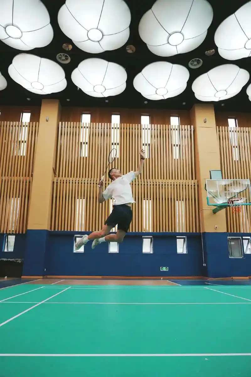 羽毛球 #跳杀 #打羽毛球的男生 #体育生 #摄影 - 抖音