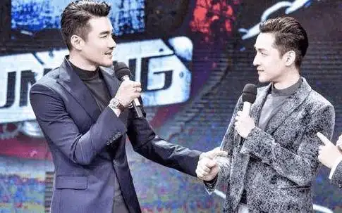 当胡歌和胡兵同框,两大男神上演颜值暴击,丝毫看不出12岁年龄差_演技