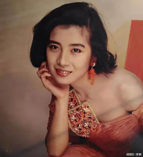 明星怀旧系列图片壁纸岳翎