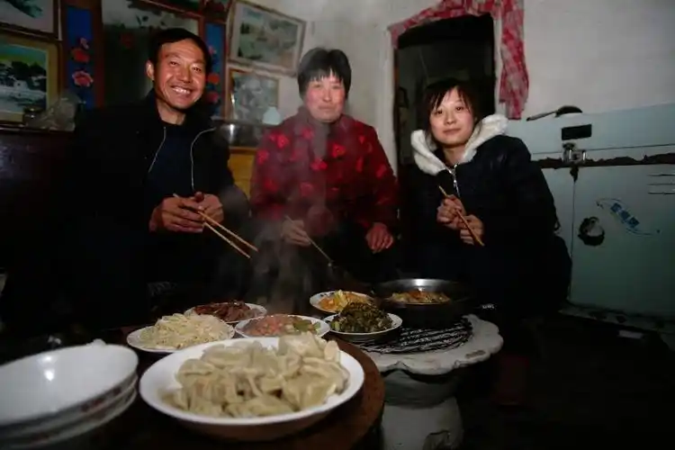 中国贫困村农民吃的饭:看后让人心酸 他们却说幸福