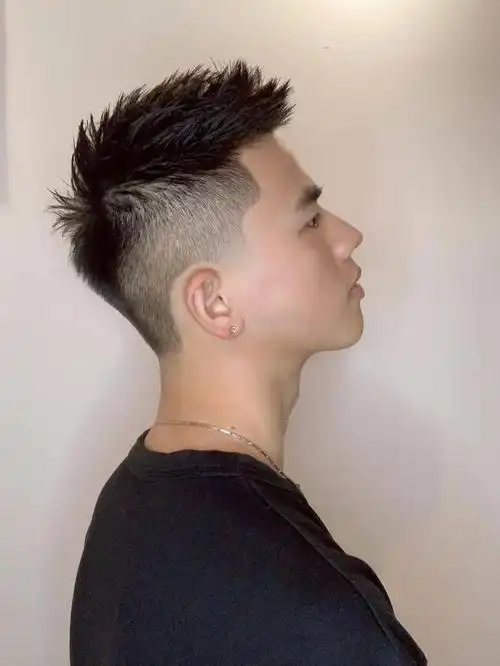 男生5cm凌乱湿短发,又帅又显脸瘦!_男士