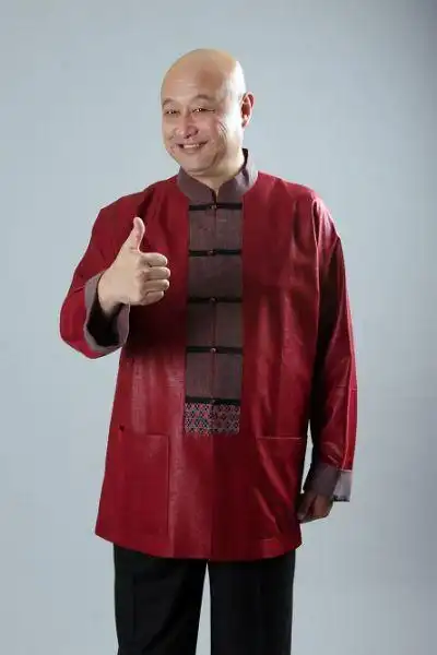 著名相声演员陈寒柏坐轮椅与观众见面,他的况究竟如何?