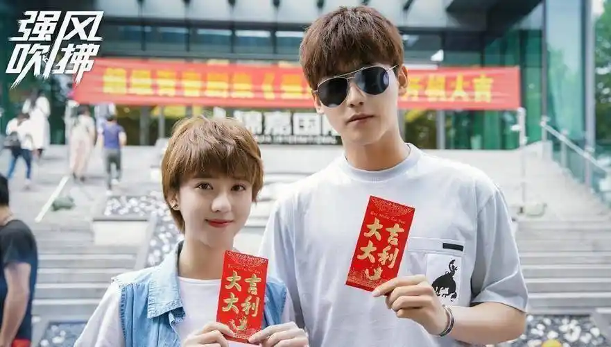 虽然很多宠妃粉都觉得邢昭林和梁洁的荧幕cp最强,但和李凯馨还是不错