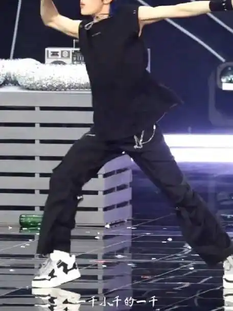 运动会?我来劲了,我想看@tf家族-苏新皓腹肌!