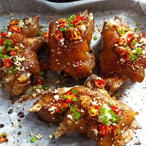 蒜香烤猪蹄,香气浓郁,吃起来超过瘾