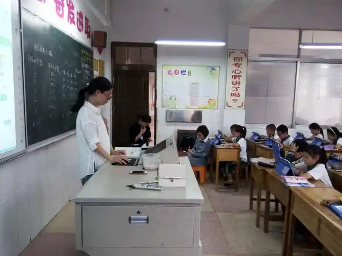 赵莹老师执教语文课《触摸春天》