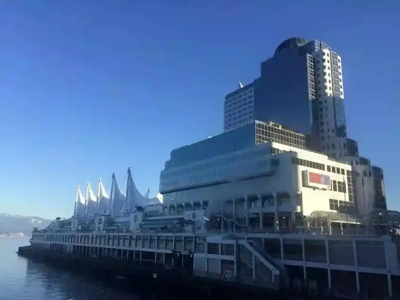 加拿大温哥华著名地标加拿大广场.#用抖音记录美好时光 #每一 - 抖音