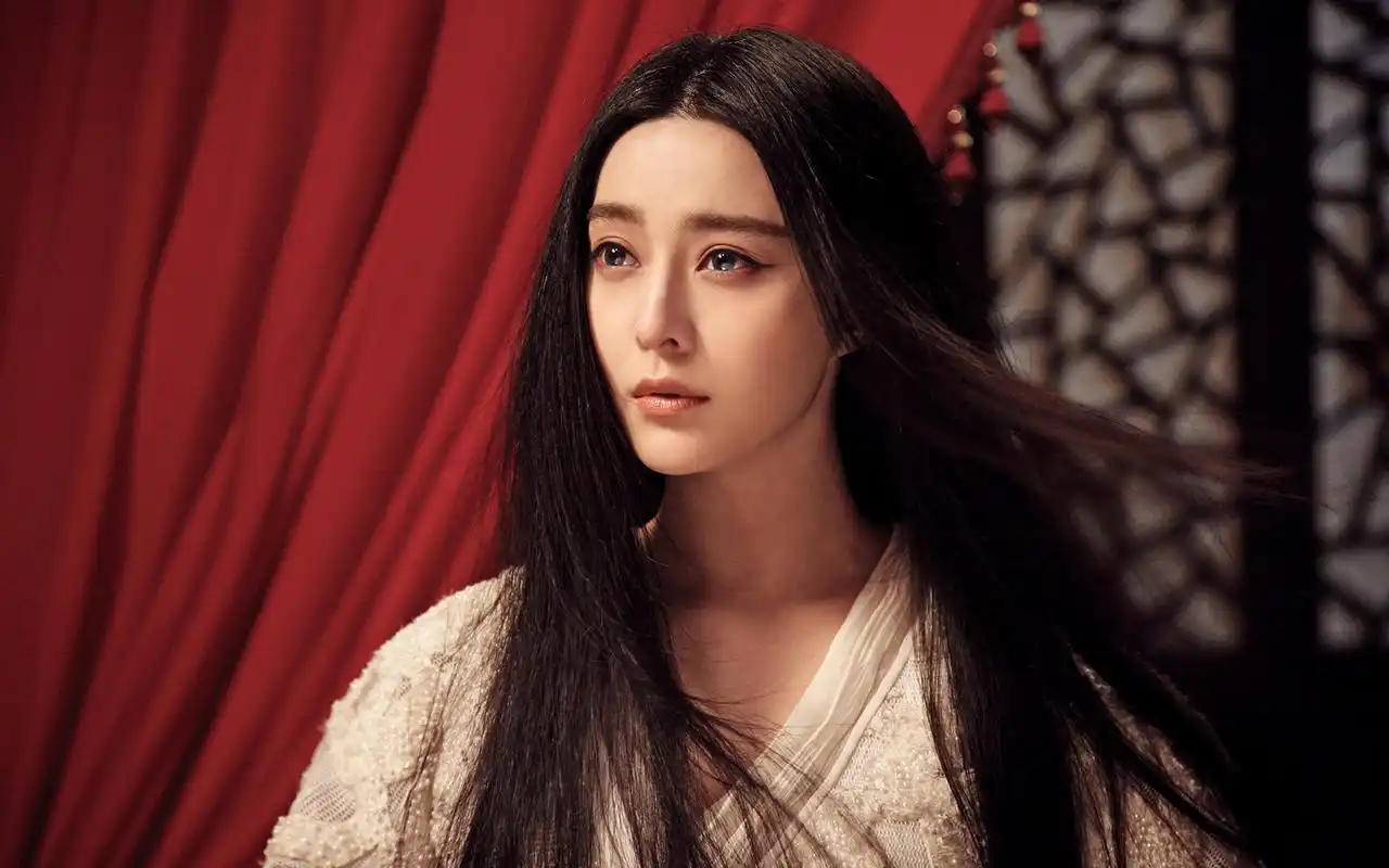 这个在时代宿命里凄婉的爱情故事被在度搬上银幕,范冰冰黄晓明这对俊