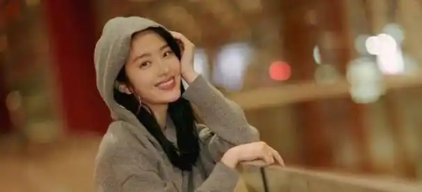 着"小刘亦菲"杨采钰出现在医院里,怀疑美好的事情就_恋情_冯小刚_电影