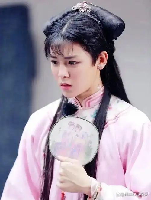 10位男扮女装的男明星,有的比女人还要美,这让女 - 抖音