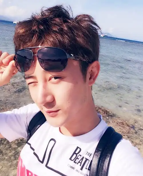 张倬闻整容照片 前后对比照疑外流 图片