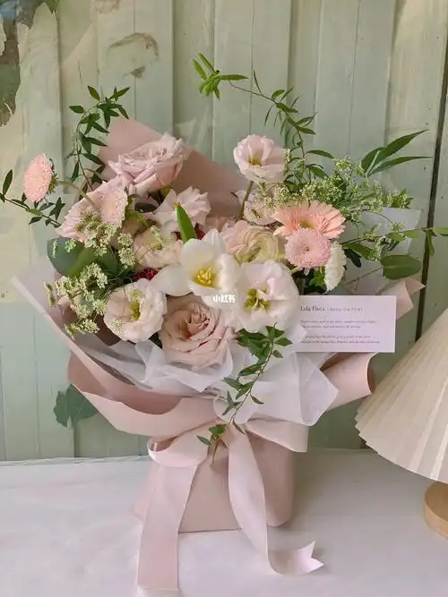 粉色小清新韩式花束