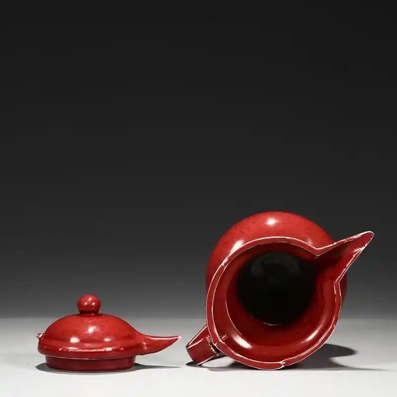 旧藏 明 宣德宝石红釉僧帽壶 尺寸:高26公分 长23公分 口径13.5公分