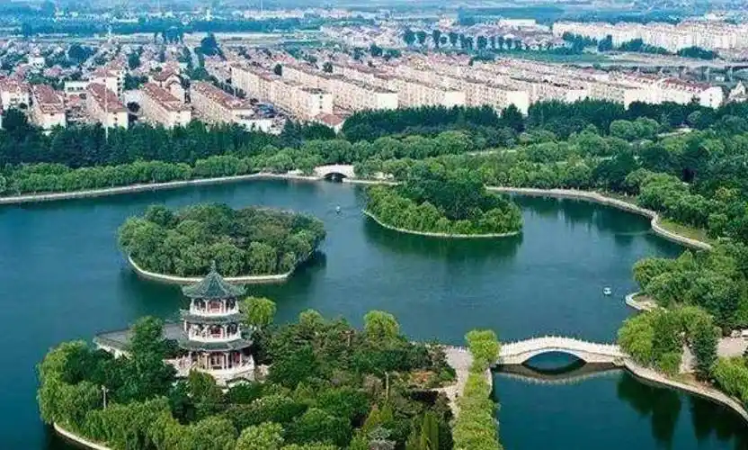 山东一个有名的"土豪村",家家都是住别墅,可与华西村相媲美_南山_村民