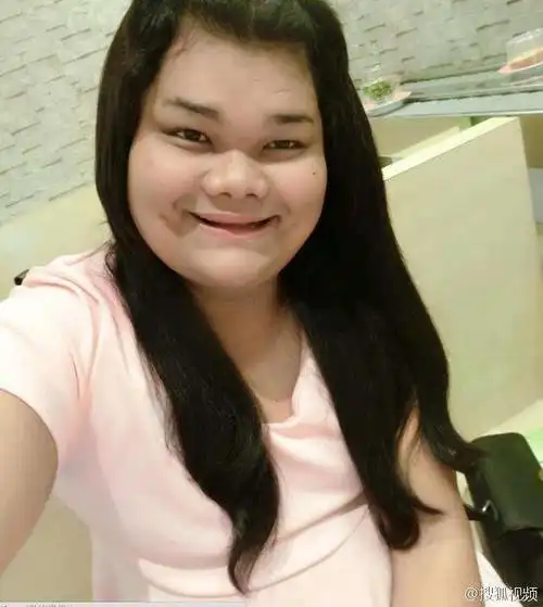 泰国网红快乐宝拉(happy polla) 我又丑又肥但男友好帅|微博生活照