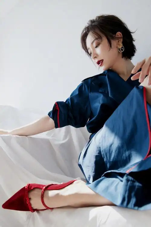 陈数短发红唇优雅写真图片46