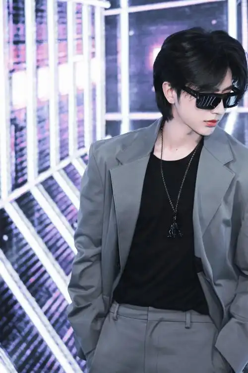 蔡徐坤prada代言人