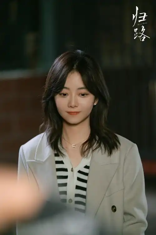 谭松韵|归路剧照 心结解开的归晓,连笑容都更明媚了几分……_高清图集