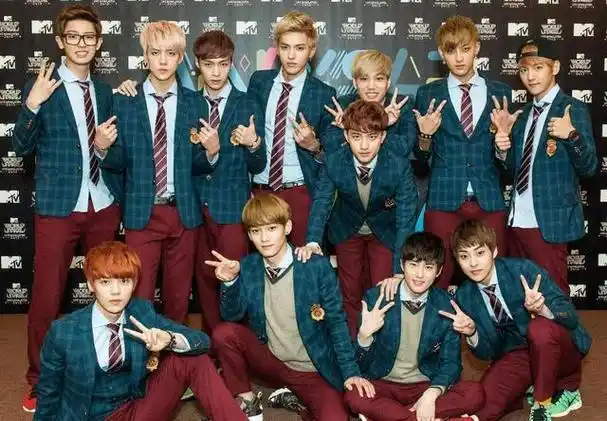 exo-k成员有队长金俊勉,边伯贤,朴灿烈,都暻秀,金钟仁,吴世勋.