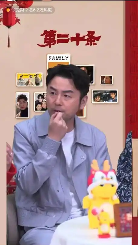 早知道直播这么好笑就留着过年看了哈哈哈哈    准备了瓜子,雷佳音