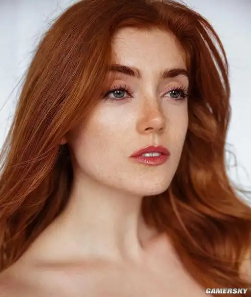 26岁模特获英国小姐选美冠军史上首位红发女郎