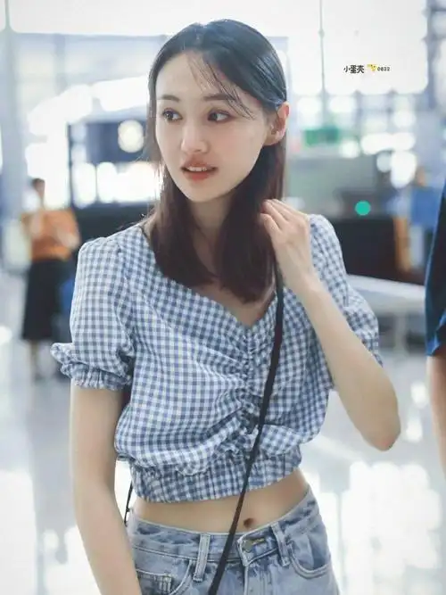 郑爽在追求自己的事业和人生目标时,可能会表现出执着和果断的一面,不