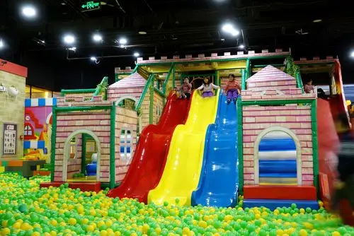 室内游乐场抓拍