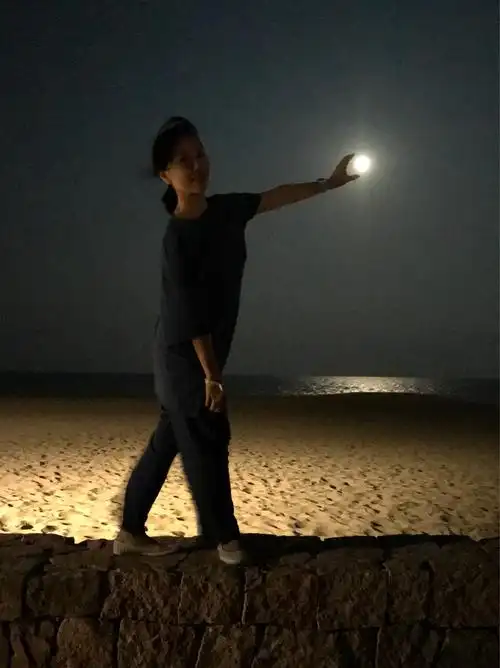 手拿把握的月亮