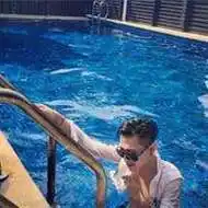 男士泳池头像_游泳池帅气美男头像