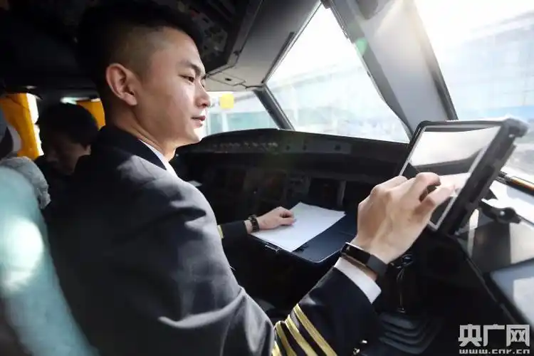 南航大连最年轻90后机长的春运首秀